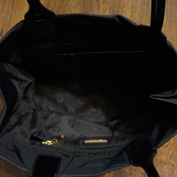 Tory Burch Black Patent-Trim Logo Tote - Picture 3 of 6